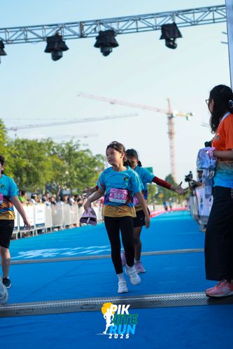 Race photo from PIK NITE RUN 2025