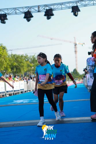 Race photo from PIK NITE RUN 2025