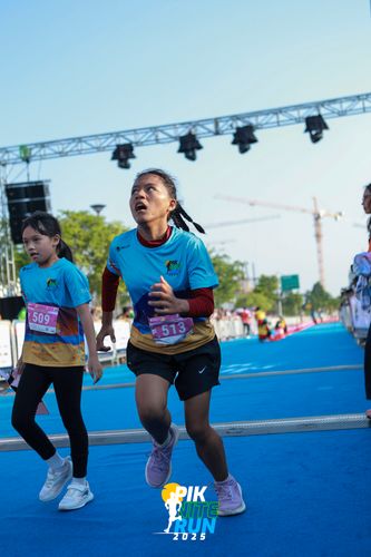 Race photo from PIK NITE RUN 2025