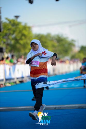 Race photo from PIK NITE RUN 2025