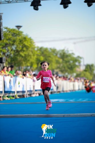 Race photo from PIK NITE RUN 2025