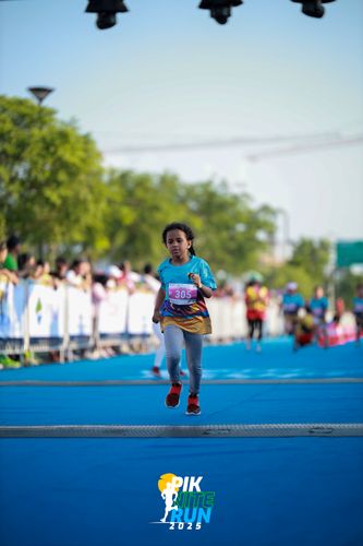 Race photo from PIK NITE RUN 2025