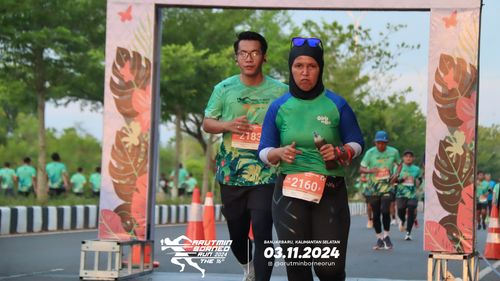 Race photo from Arutmin Borneo Run 2024