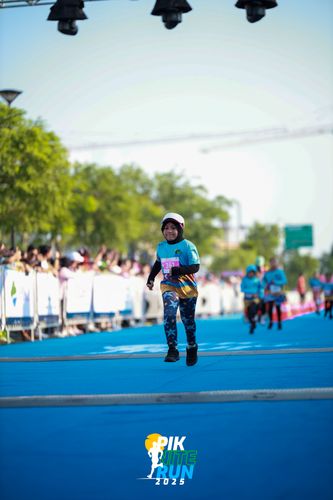 Race photo from PIK NITE RUN 2025