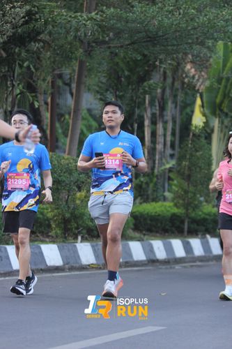 Race photo from Isoplus Run 2024 Surabaya