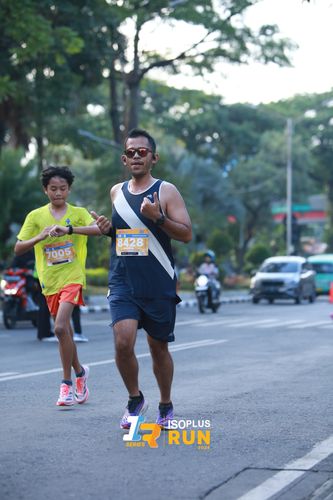 Race photo from Isoplus Run 2024 Surabaya