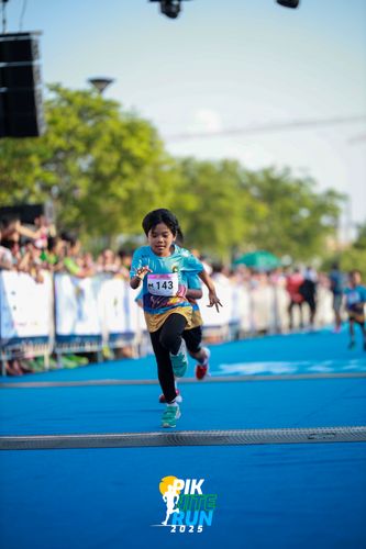 Race photo from PIK NITE RUN 2025