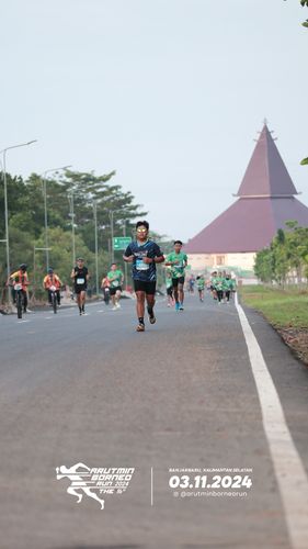 Race photo from Arutmin Borneo Run 2024
