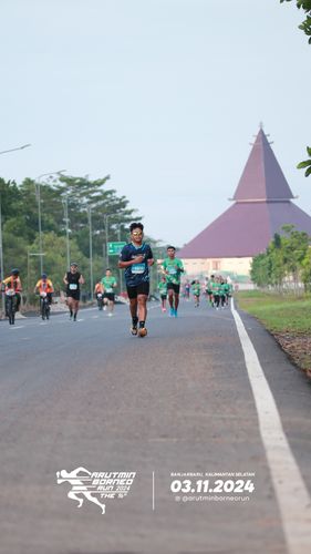 Race photo from Arutmin Borneo Run 2024
