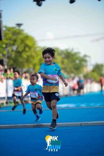 Race photo from PIK NITE RUN 2025