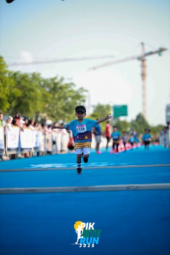 Race photo from PIK NITE RUN 2025
