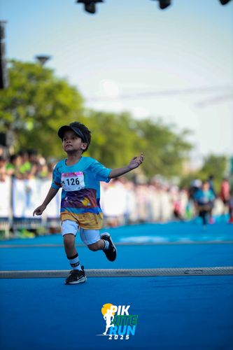 Race photo from PIK NITE RUN 2025