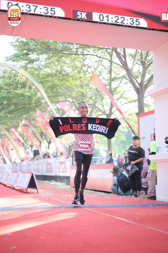 Race photo from Kediri Half Marathon 2024