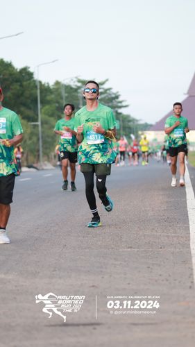 Race photo from Arutmin Borneo Run 2024