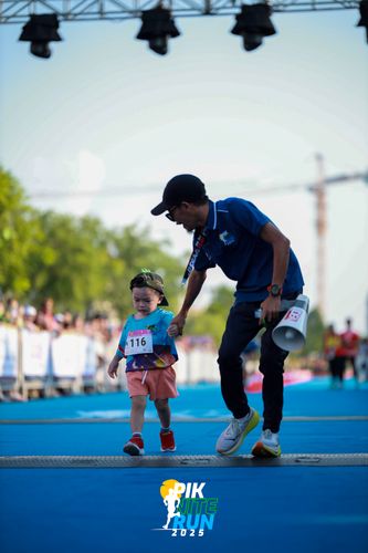 Race photo from PIK NITE RUN 2025