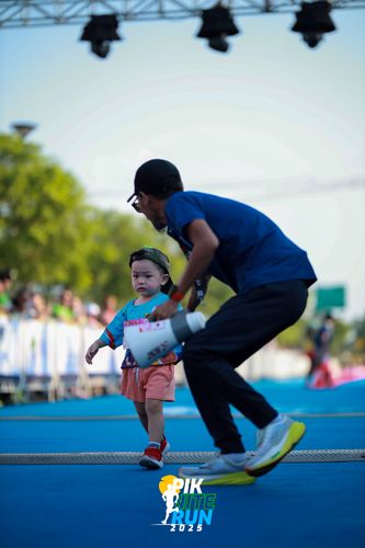 Race photo from PIK NITE RUN 2025
