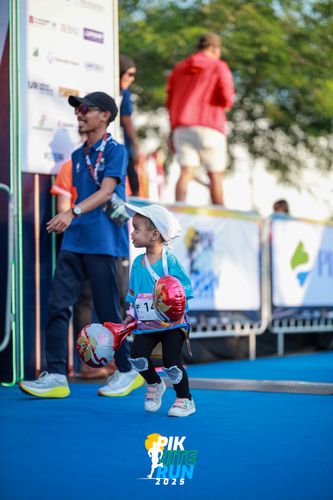 Race photo from PIK NITE RUN 2025