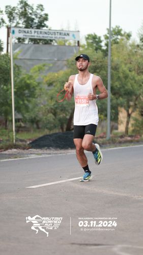 Race photo from Arutmin Borneo Run 2024