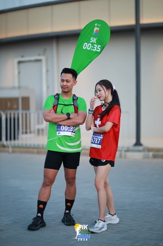 Race photo from PIK NITE RUN 2025