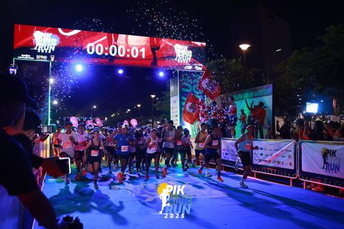 Race photo from PIK NITE RUN 2025