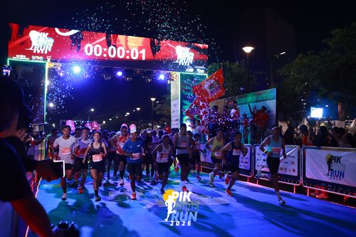 Race photo from PIK NITE RUN 2025