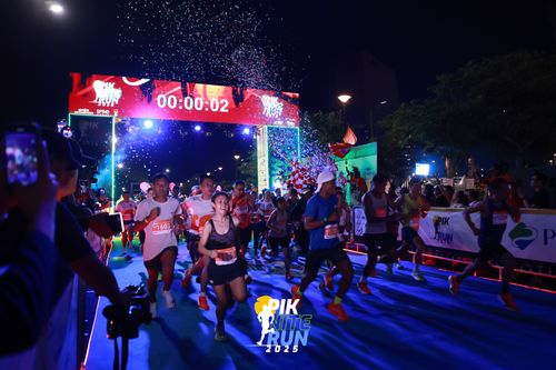 Race photo from PIK NITE RUN 2025