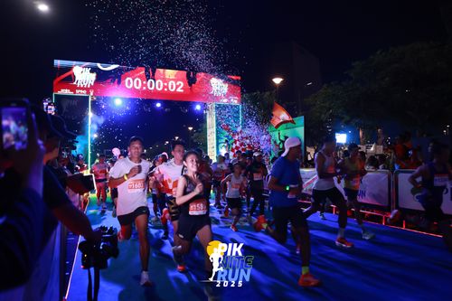 Race photo from PIK NITE RUN 2025