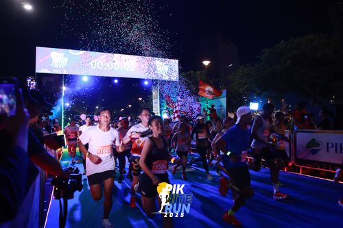 Race photo from PIK NITE RUN 2025