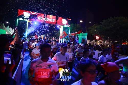 Race photo from PIK NITE RUN 2025