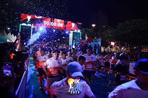 Race photo from PIK NITE RUN 2025