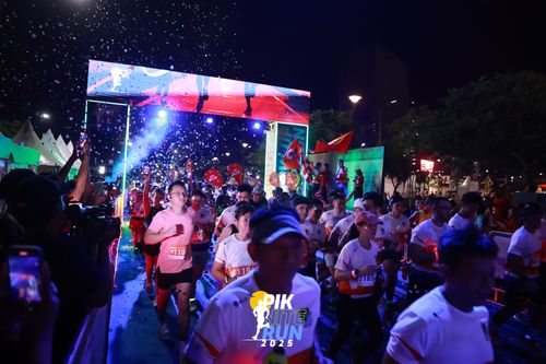 Race photo from PIK NITE RUN 2025