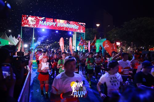 Race photo from PIK NITE RUN 2025