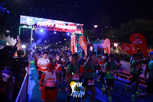 Race photo from PIK NITE RUN 2025