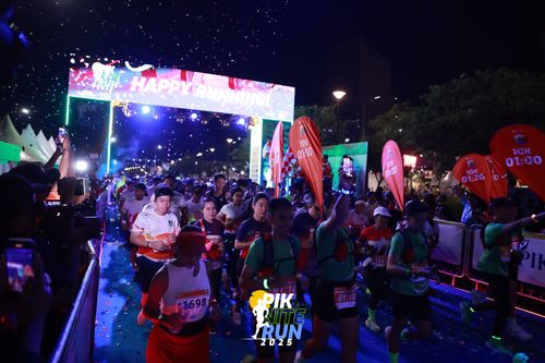 Race photo from PIK NITE RUN 2025