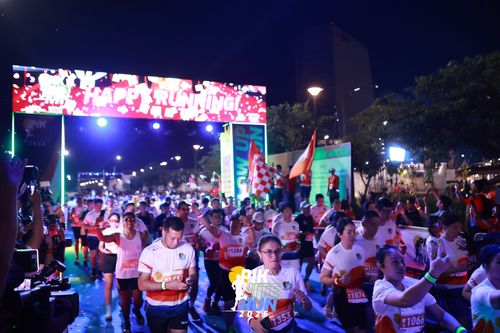 Race photo from PIK NITE RUN 2025
