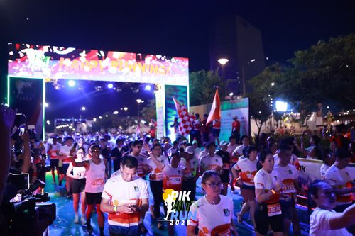 Race photo from PIK NITE RUN 2025