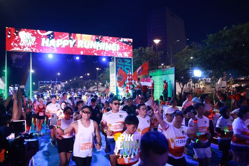 Race photo from PIK NITE RUN 2025
