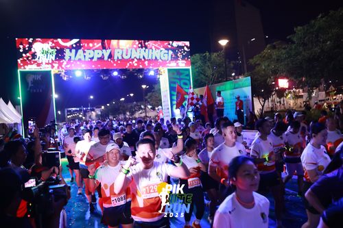 Race photo from PIK NITE RUN 2025