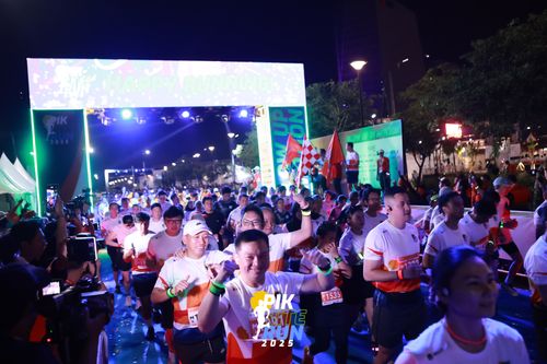 Race photo from PIK NITE RUN 2025