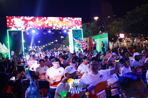 Race photo from PIK NITE RUN 2025