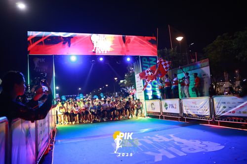 Race photo from PIK NITE RUN 2025