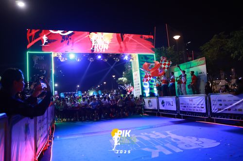 Race photo from PIK NITE RUN 2025