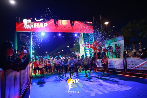 Race photo from PIK NITE RUN 2025
