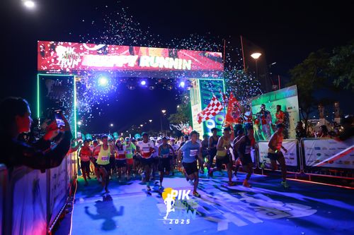 Race photo from PIK NITE RUN 2025