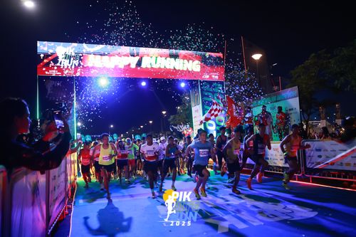 Race photo from PIK NITE RUN 2025