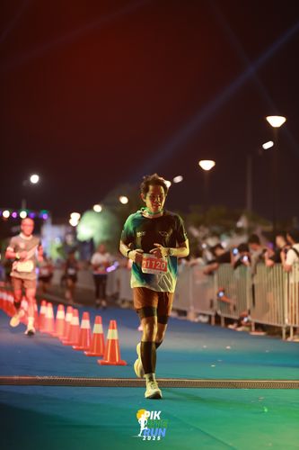 Race photo from PIK NITE RUN 2025