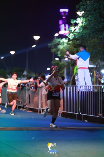 Race photo from PIK NITE RUN 2025