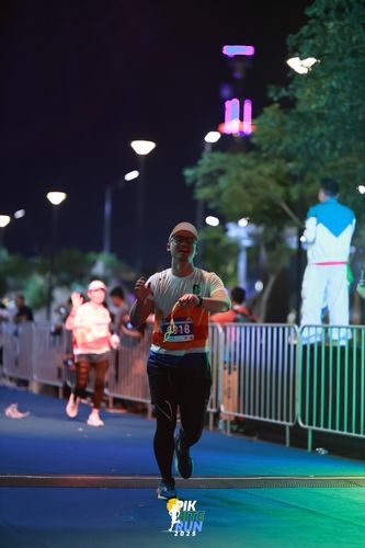 Race photo from PIK NITE RUN 2025