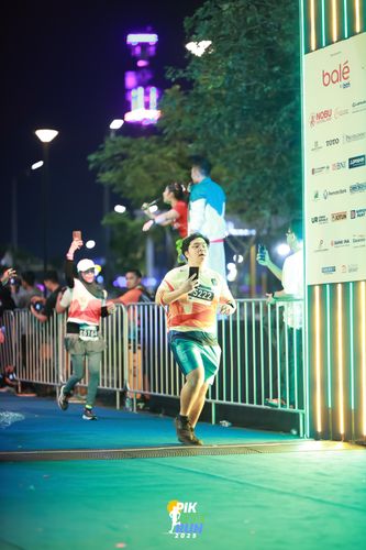 Race photo from PIK NITE RUN 2025
