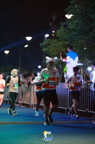 Race photo from PIK NITE RUN 2025